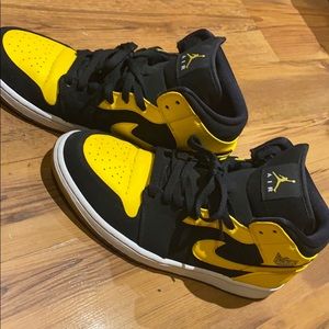 Air Jordan 1 Mid